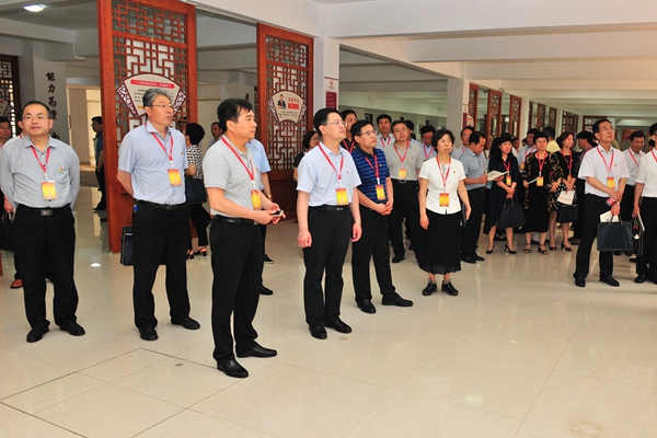 与会领导现场观摩我校书院党建微课堂 与会领导现场观摩我校书院党建微课堂